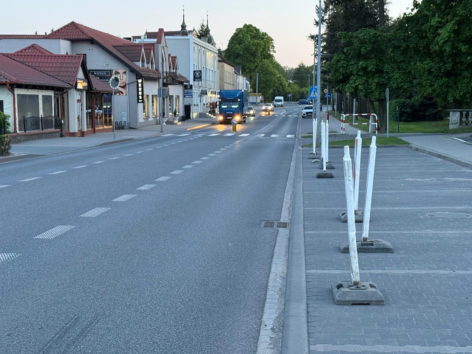 Powiat Leszczyński zwiększa bezpieczeństwo w centrum Włoszakowic – ruszyła kolejna modernizacja drogi