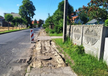 Przebudowa chodnika przy drodze powiatowej w Lasocicach