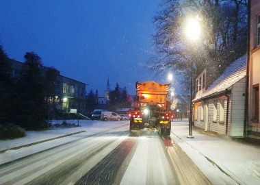 Piaskarka na drodze