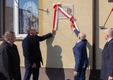Odsłonięcie tablicy w Wijewie