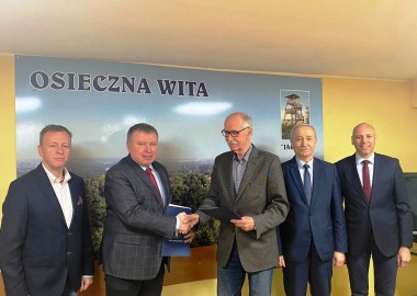 Podpisanie umowy na zorganizowanie miejsc pobytu uchodźcom z Ukrainy w Osiecznej 