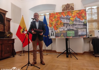 Wicestarosta leszczyński Maciej Wiśniewski podczas jubileuszu 30-lecia leszczyńskiego koła Polskiego Stowarzyszenia na Rzecz Osób z Niepełnosprawnością Intelektualną