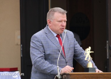 Starosta leszczyński Jarosław Wawrzyniak podczas jubileuszu 95-lecia OSP Kaczkowo