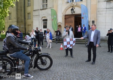 Na starcie Ogólnopolskiego Rajdu Pojazdów Zabytkowych.w Rydzynie