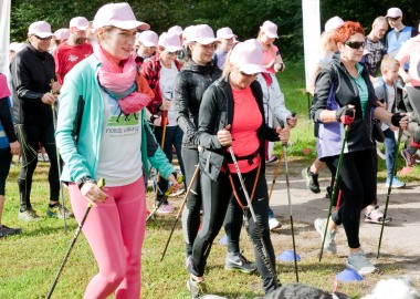 Marszobieg Leszczyńskiego Stowarzyszenia Rehabilitacyjnego „Amazonka" w Karczmie Borowej
