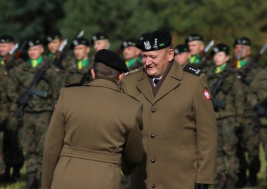 Dowódca 4.zielonogórskiego pułku przeciwlotniczego płk Tomasz Kocikowski 