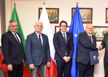 Podpisanie umowy na przebudowę drogi powiatowej Osieczna - Goniembice 