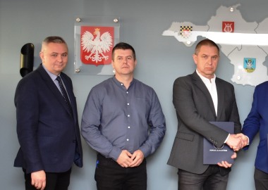 Podpisanie umowy na przebudowę drogi do Pawłowic