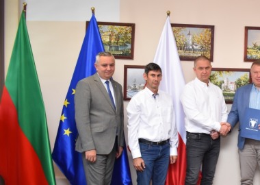 Podpisanie umowy na przebudowę drogi powiatowej - ul. Lotniczej w Strzyżewicach