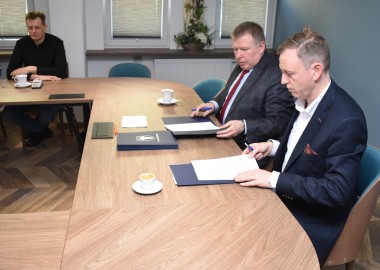 Podpisanie umowy na organizację imprez w powiecie leszczyńskim 
