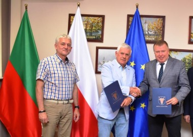 Podpisanie umowy na przebudowę drogi powiatowej - ul. Śmigielskiej w Osiecznej 