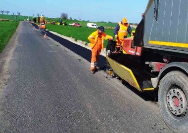 Poszerzanie drogi powiatowej Dłużyna - Skarżyń
