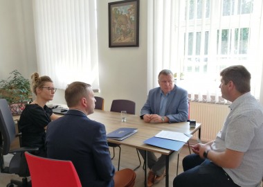 Podpisanie umowy na modernizację dachów SOSW Rydzyna