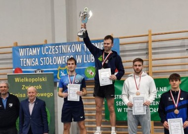 Medaliści mistrzostw Wielkopolski w tenisie stołowym w Lubaszu 