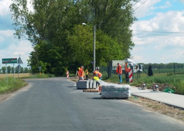 Budowa chodnika w Długich Starych