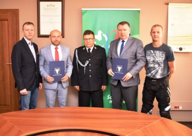 Podpisanie umowy na dofinansowanie zakupu wozu bojowego dla OSP Dąbcze