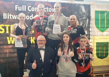 Zawodnicy i trenerzy Polonii 1912 Leszno - medaliści Mistrzostw Polski w kickboxingu