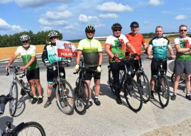 Start imprezy rowerowej Ścieżkami Powiatu Leszczyńskiego
