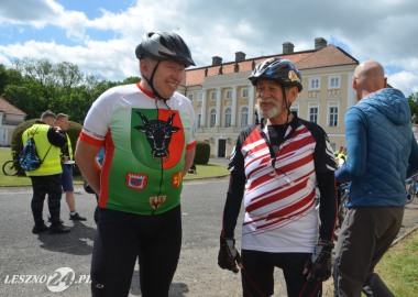 Starosta leszczyński Jarosław Wawrzyniak i były starosta Zbigniew Haupt podczas Rajdu Rowerem przez Leszno-Region