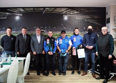 Spotkanie z laureatami plebiscytu na najpopularniejszych sportowców i trenerów regionu leszczyńskiego w 2021 r. w siedzibie Fogo Unii Leszno