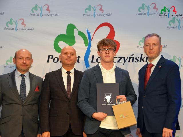 Stpenidia Powiatt 251